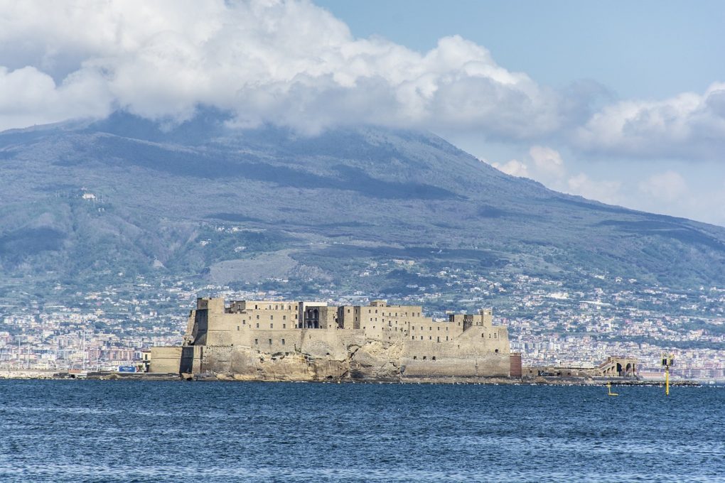 NAPOLI, NEI FONDALI FALANGHINA METODO CLASSICO E ROSSO RISERVA DELLE CANTINE CARPUTO